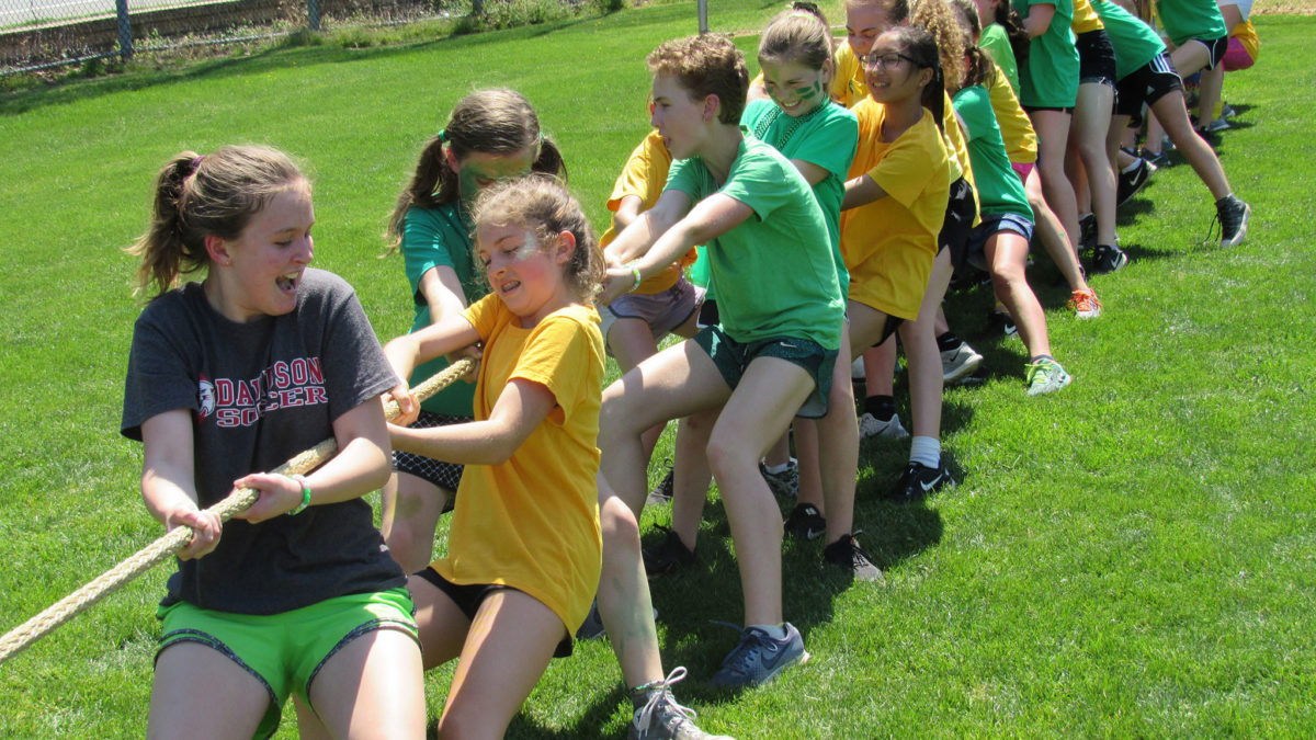 Students playing tug-of-war during Sunflower Bowl 2018